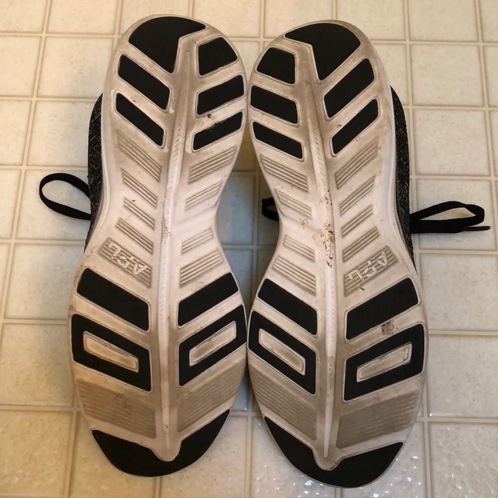Lululemon APL shoes - Picture 3 of 4